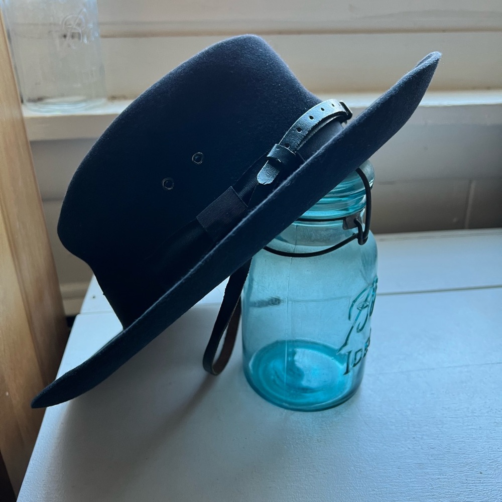 Stratton Black Wide Brim Cowboy Hat leather strap size 7 1/4 MADE USA